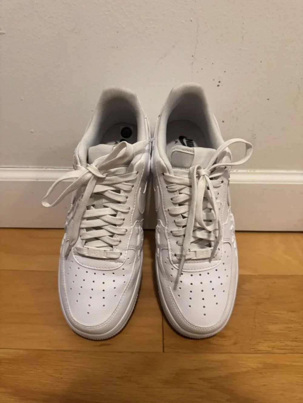 Nike Air Force 1 '07 Embossed White Roses Size 10 (Womens) - Picture 5 of 8